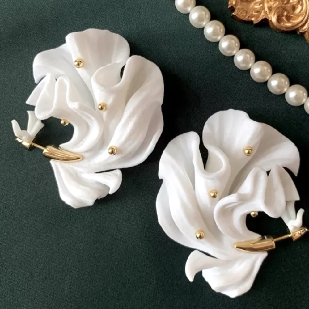 Romantic/Art Deco inspired white hibiscus flower petal earrings.